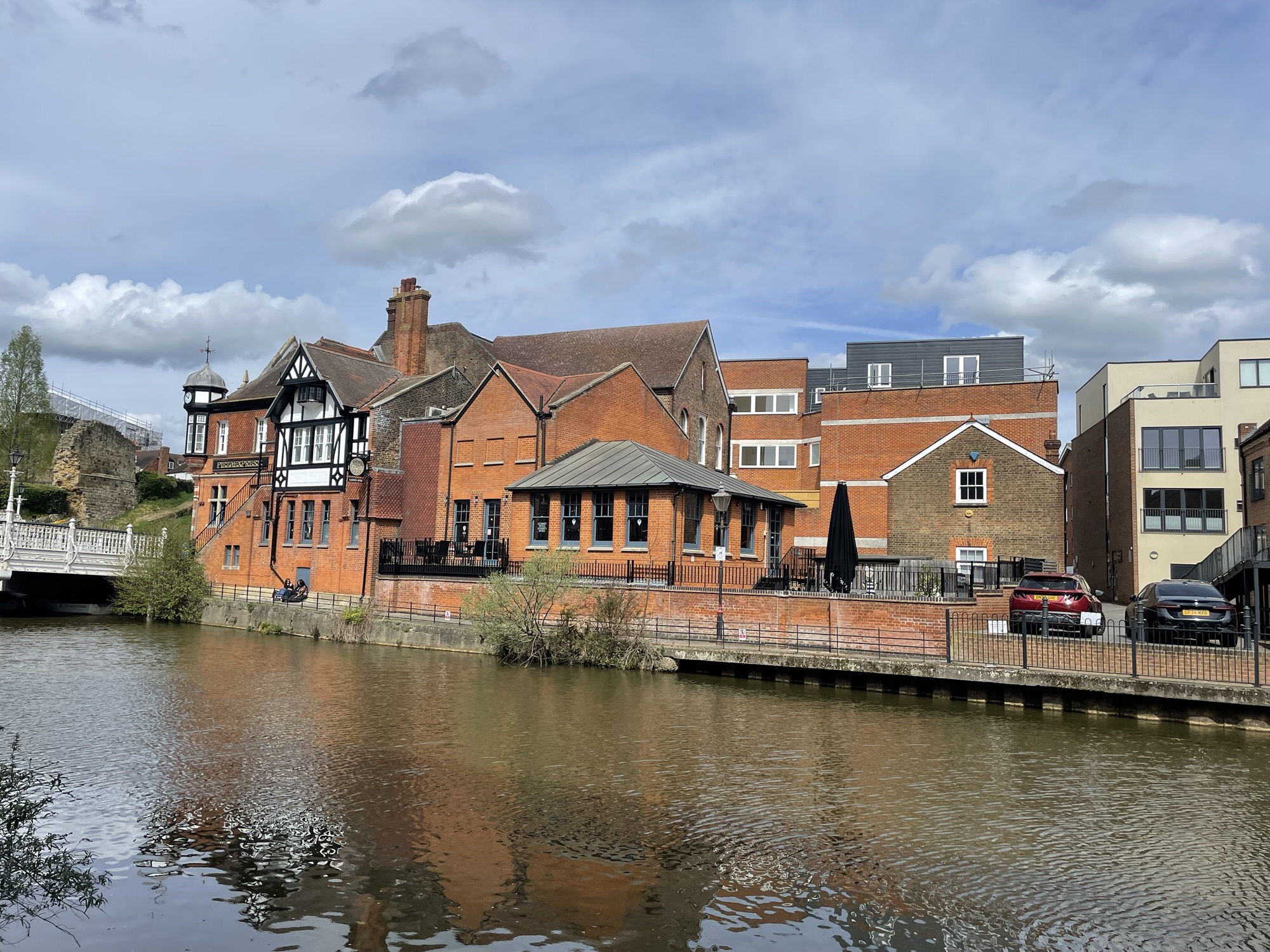 Why Doesn’t Pizza Express Tonbridge Make More Use of Its Terrace Area?