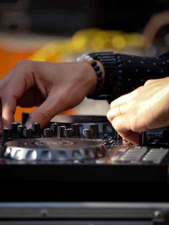 Tonbridge Wedding Guide: Live Music, DJs & Entertainment to Make Your Day