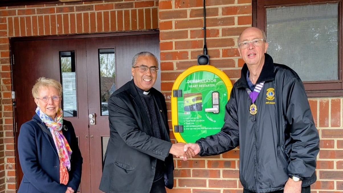 Lifesaving Device Donated to Corpus Christi Church by Tonbridge Lions