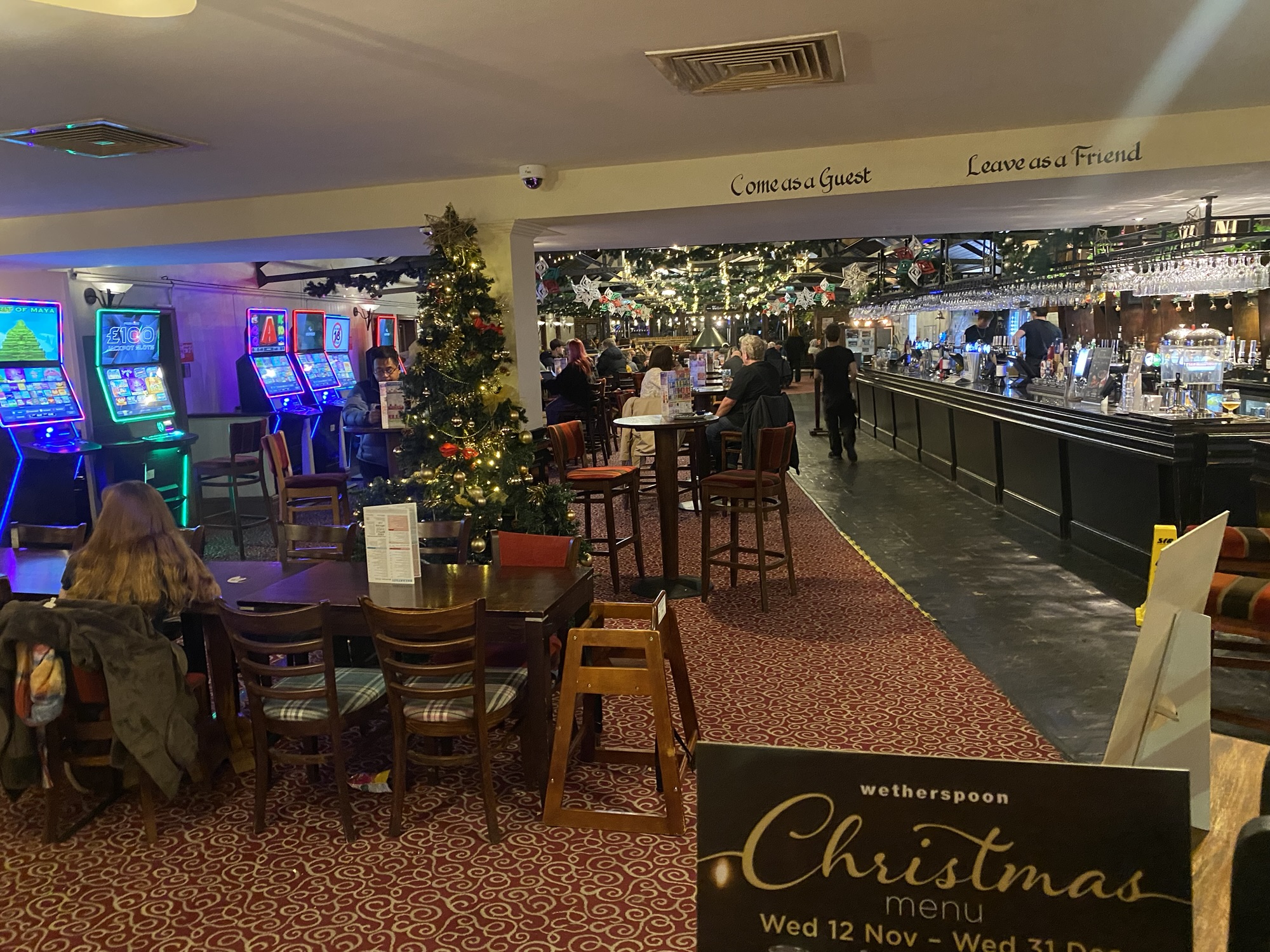 Tonbridge Pub Goes Full Festive: Humphrey Bean’s Christmas Menu Is Here (and There’s a Chocolate Orange Martini!)
