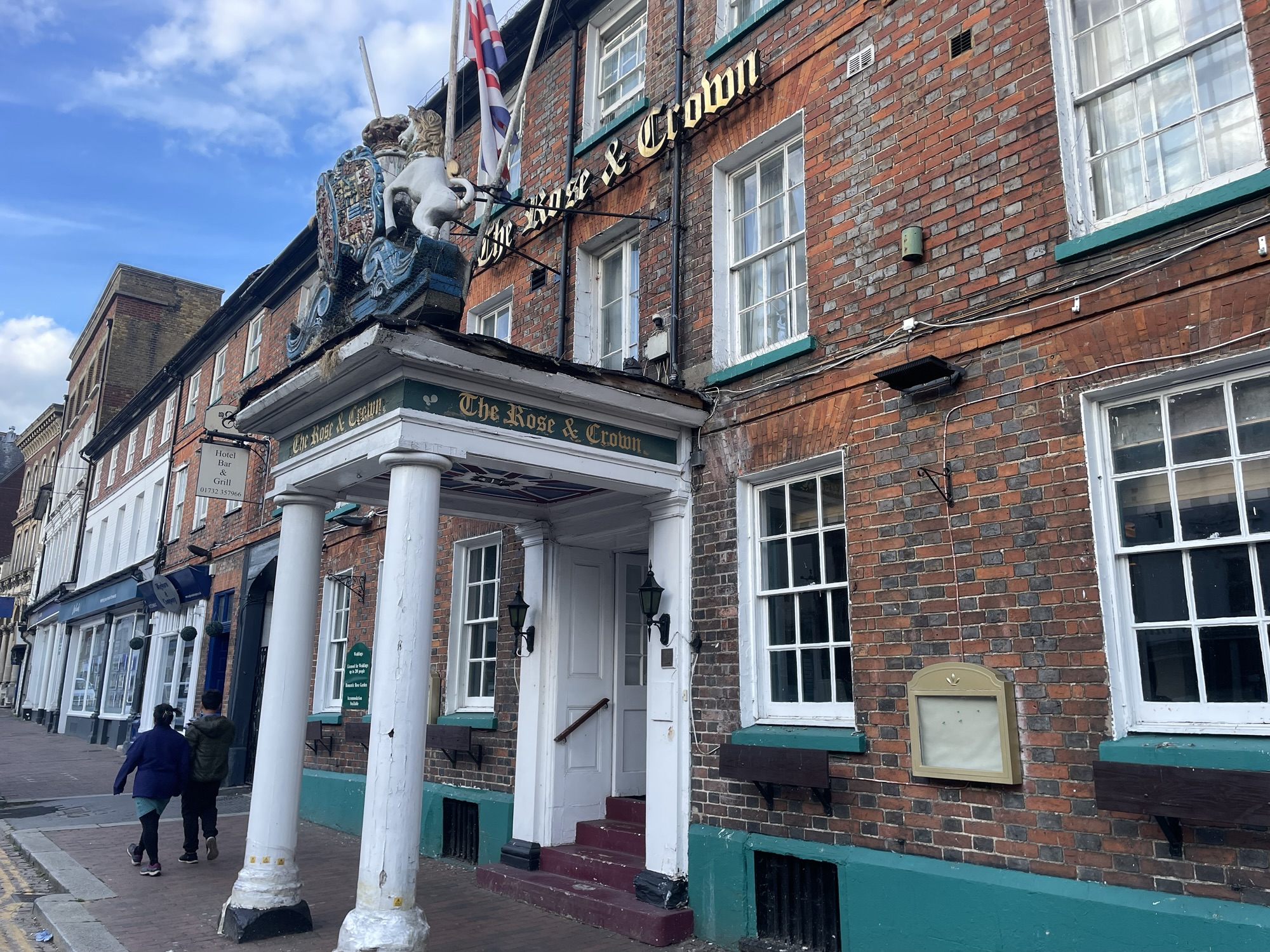 Council Orders Urgent Safety Repairs for Tonbridge’s Rose and Crown Hotel