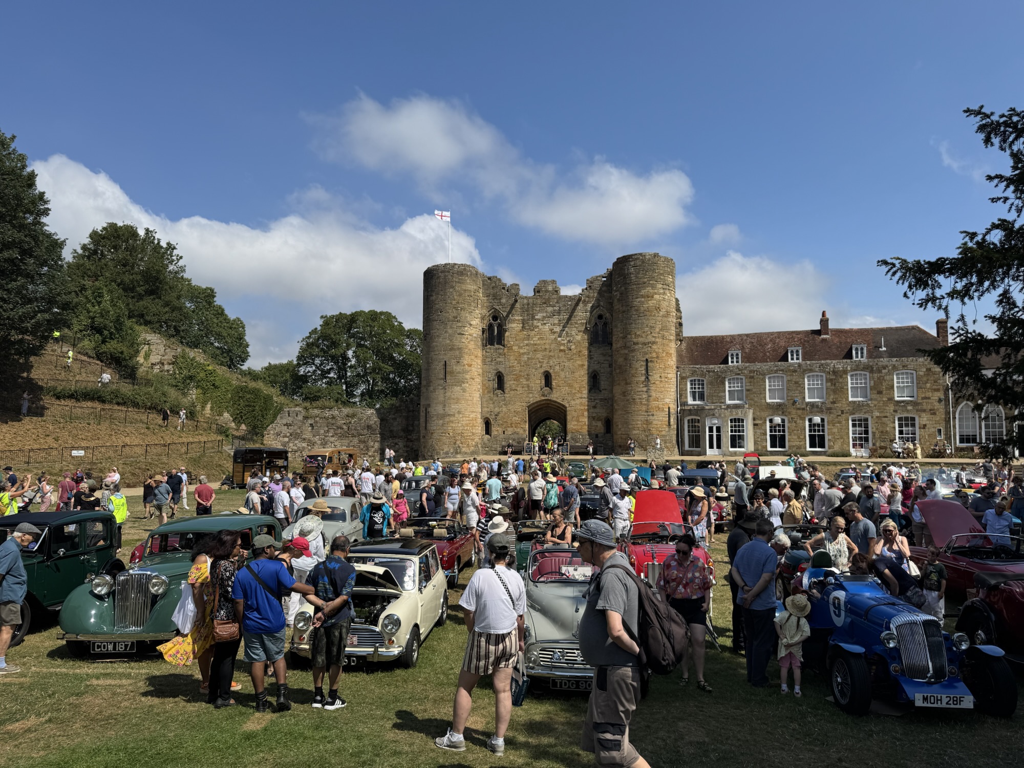 Classic Cars Take Centre Stage at Tonbridge Castle